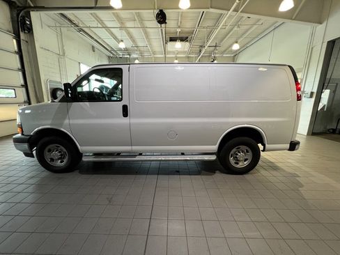 Used 2024 Chevrolet Express 2500 Work Van w/ Driver Convenience Package image 5