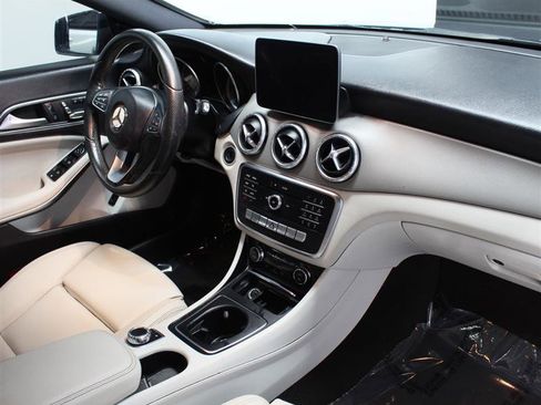 Used 2018 Mercedes-Benz CLA 250 image 10