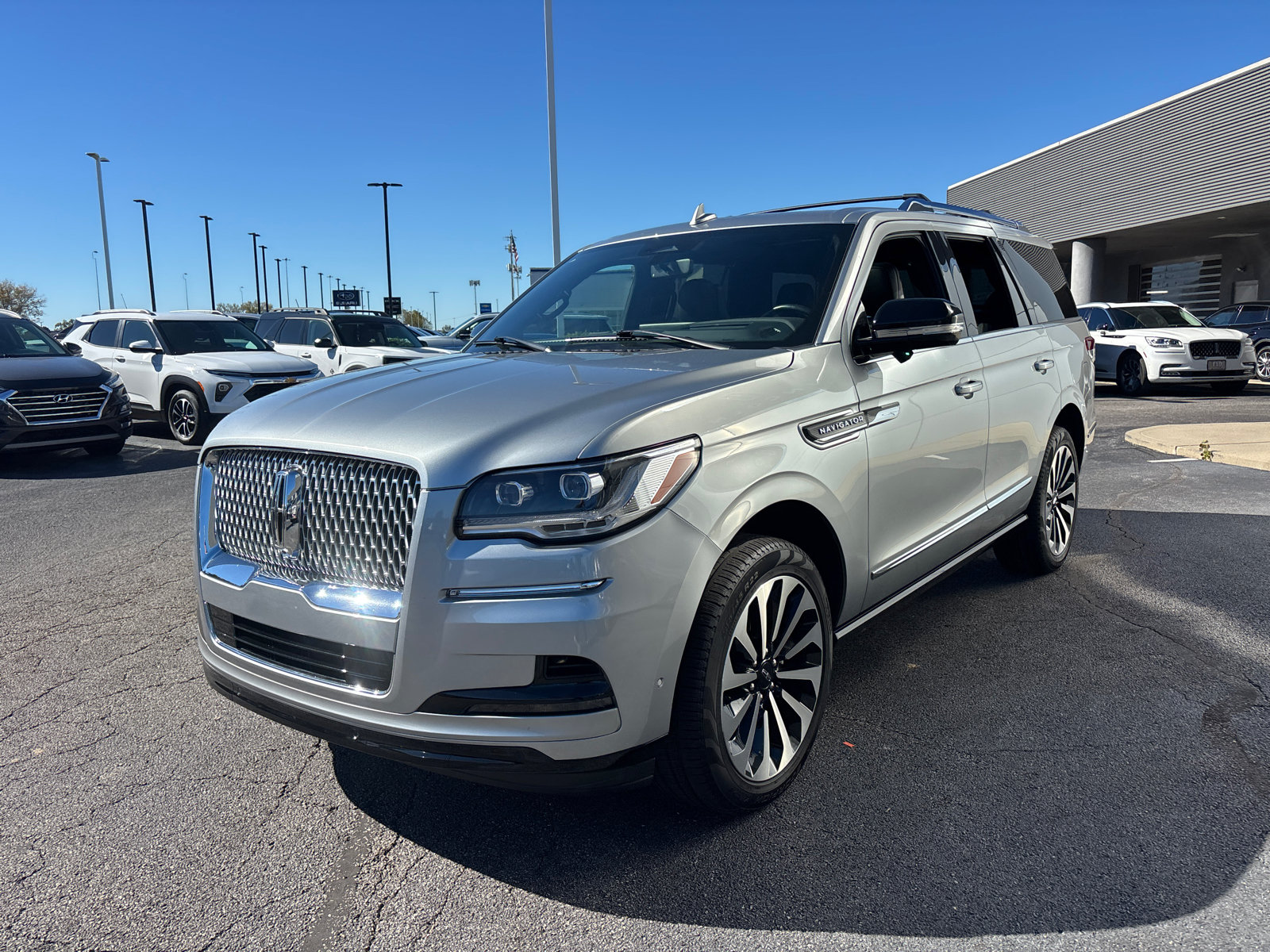 Certified 2024 Lincoln Navigator Reserve AWD/4WD image 3