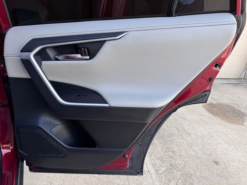 Used 2022 Toyota RAV4 Limited image 20