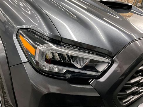 Used 2022 Toyota Tacoma TRD Sport w/ Technology Package image 27