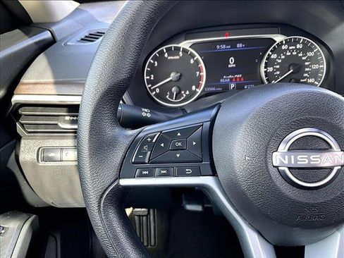 Used 2025 Nissan Altima 2.5 SV FWD image 18