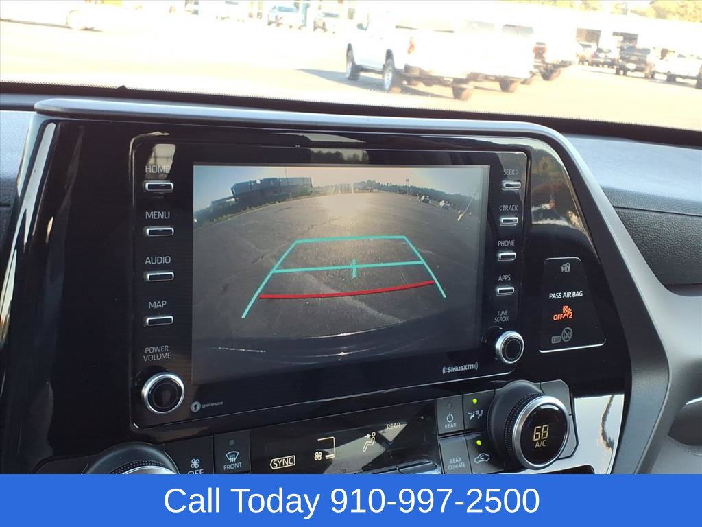 Used 2022 Toyota Highlander L FWD image 14