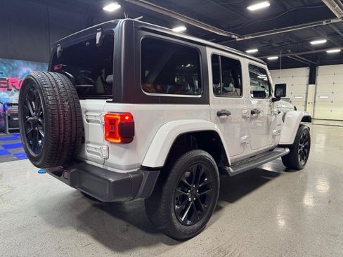 Used 2022 Jeep Wrangler Unlimited Sahara w/ Cold Weather Group AWD/4WD image 6