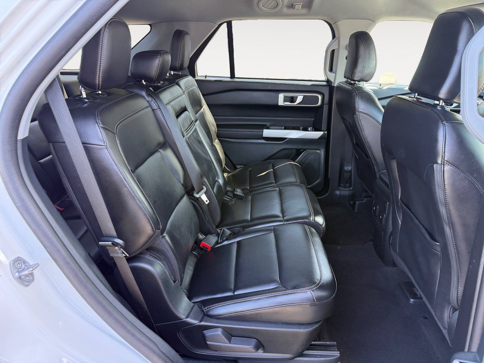 Certified 2023 Ford Explorer XLT w/ Equipment Group 202A RWD image 19