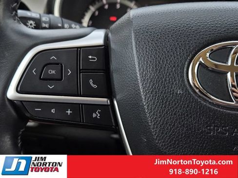 Used 2023 Toyota Highlander XLE FWD image 29