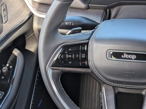 Used 2023 Jeep Grand Cherokee Overland image 20