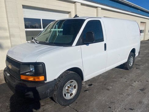 Used 2017 Chevrolet Express 2500 RWD image 2