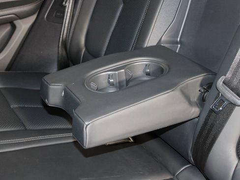 Used 2024 Porsche Macan image 36