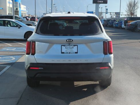 Used 2021 Kia Sorento LX image 7