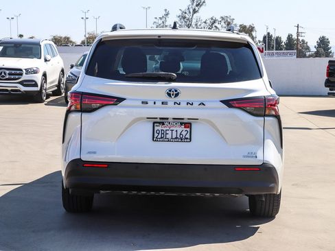 Used 2022 Toyota Sienna XLE w/ XLE Plus Package image 6