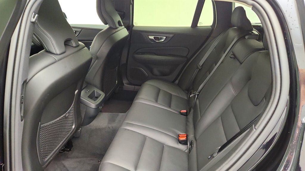 Used 2025 Volvo V60 B5 Cross Country Plus AWD/4WD image 21