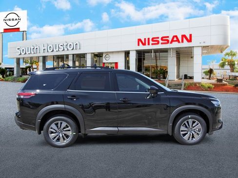 New 2025 Nissan Pathfinder SV image 5