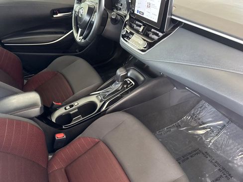 Used 2025 Toyota Corolla SE w/ Convenience Package image 16