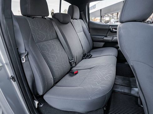 Used 2017 Toyota Tacoma TRD Off-Road w/ Tow Package (A/T) image 32