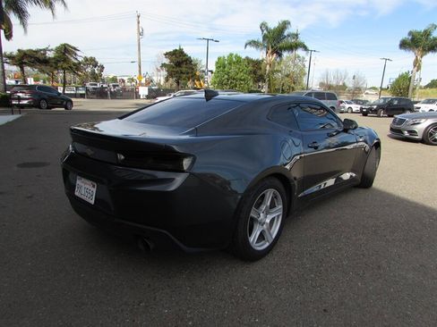 Used 2018 Chevrolet Camaro LT image 4