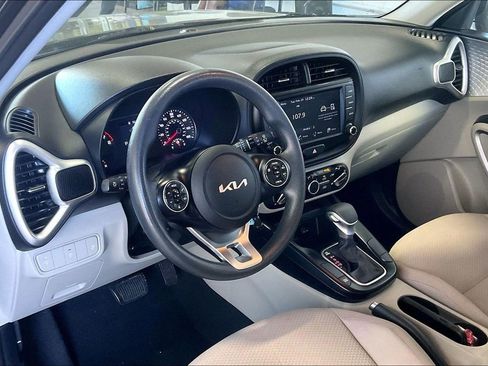 Used 2022 Kia Soul LX FWD image 4