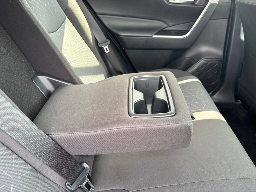 Used 2025 Toyota RAV4 XLE FWD image 24