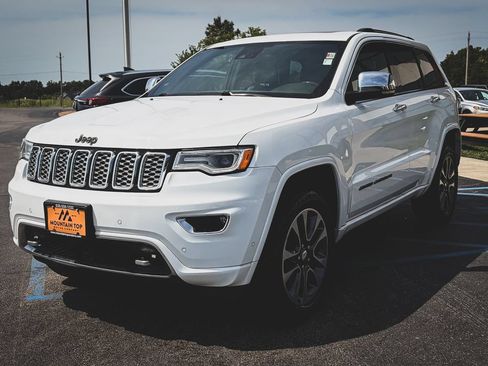 Used 2017 Jeep Grand Cherokee Overland w/ Jeep Active Safety Group AWD/4WD image 21