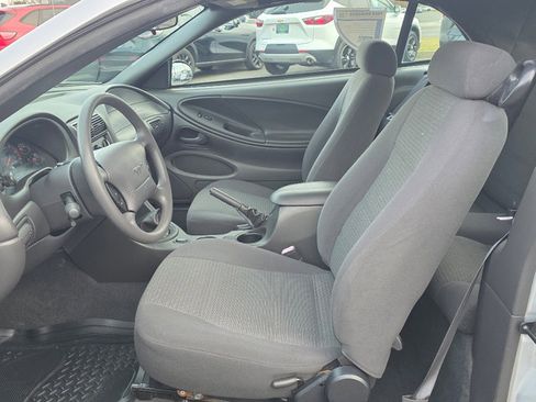 Used 2004 Ford Mustang Convertible image 27
