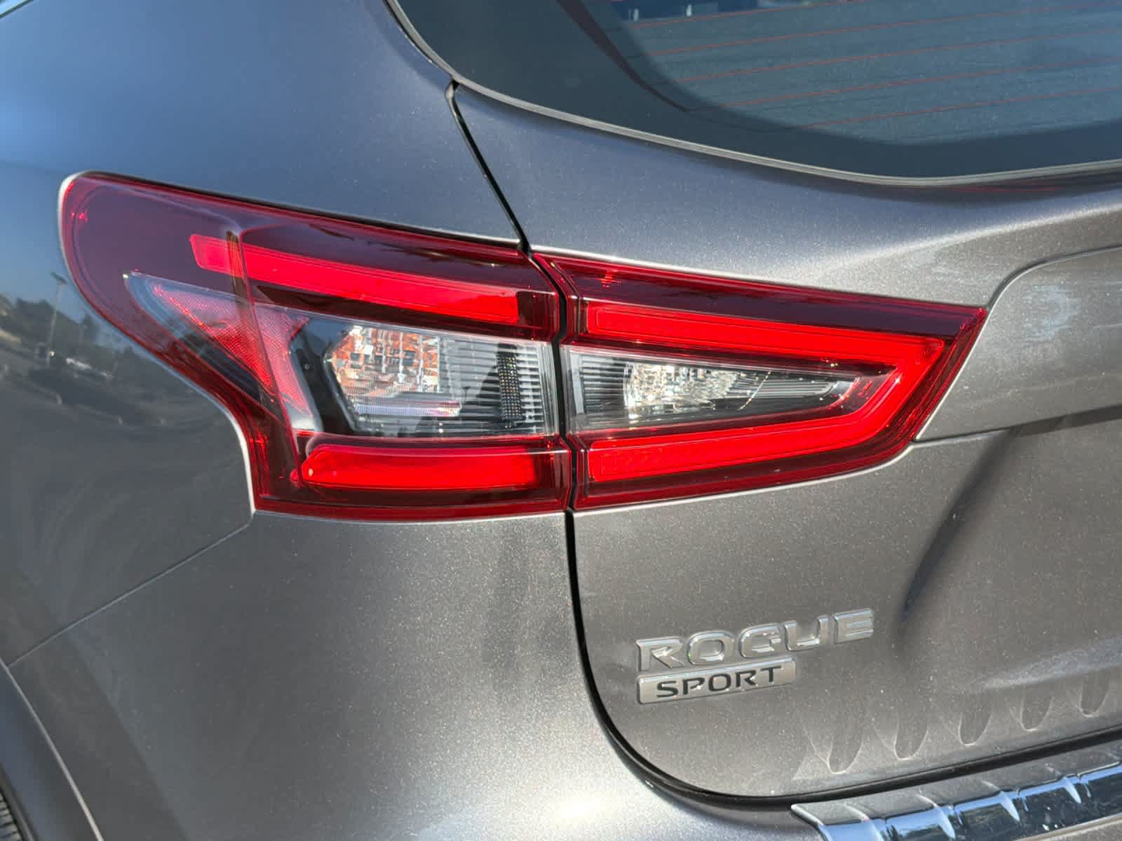 Used 2020 Nissan Rogue Sport SV FWD image 28