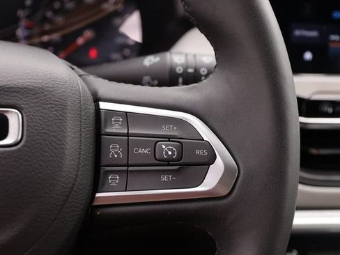 Used 2025 Jeep Compass Limited AWD/4WD image 12