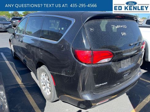 Used 2023 Chrysler Voyager LX FWD image 3