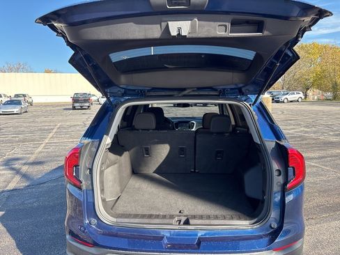 Used 2022 GMC Terrain SLE w/ Driver Convenience Package image 6