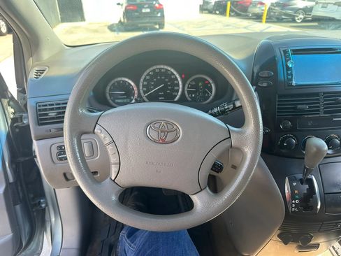 Used 2005 Toyota Sienna LE w/ LE Pkg 3 FWD image 25