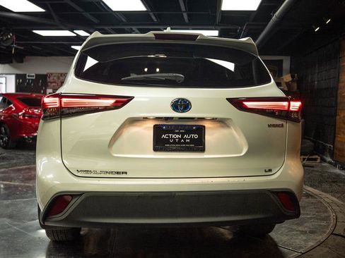 Used 2021 Toyota Highlander LE AWD/4WD image 6