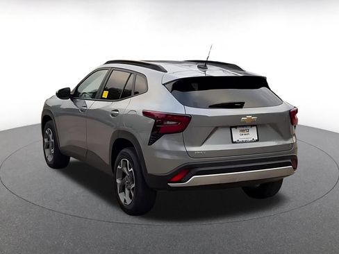 Used 2025 Chevrolet Trax LT image 11