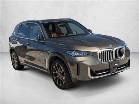 Used 2026 BMW X5 xDrive50e AWD/4WD image 3