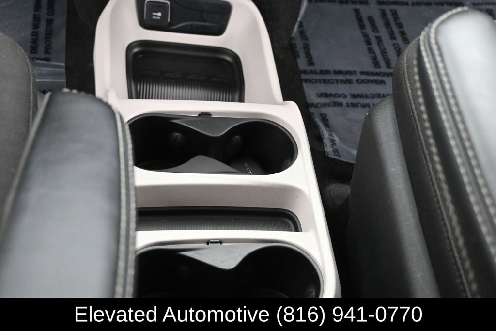 Used 2023 Chrysler Voyager LX FWD image 22