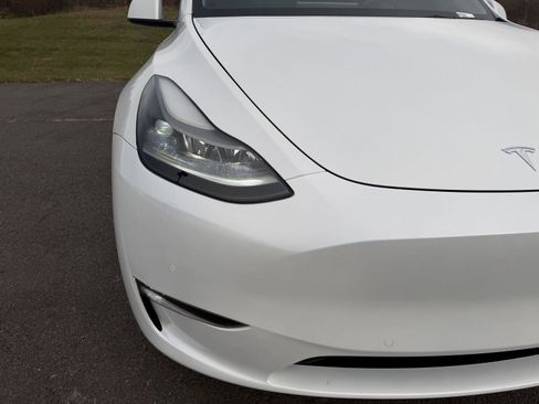 Used 2022 Tesla Model Y Performance image 12