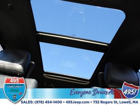 Used 2020 Chrysler Pacifica Touring-L image 19