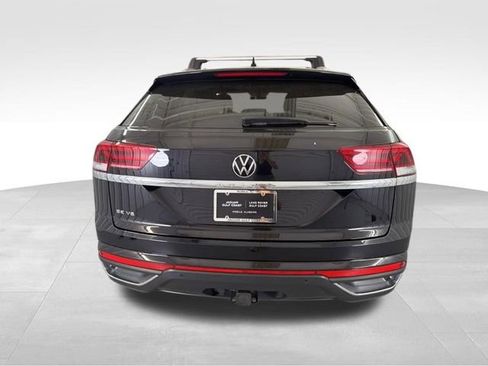Used 2023 Volkswagen Atlas Cross Sport SE w/ Panoramic Sunroof Package image 7