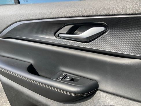 Used 2023 Jeep Grand Cherokee Laredo image 12