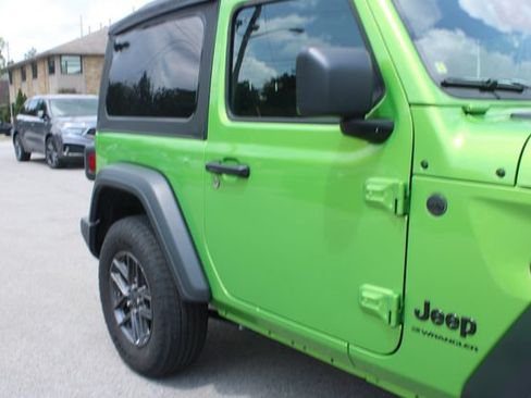 Used 2025 Jeep Wrangler Sport AWD/4WD image 39