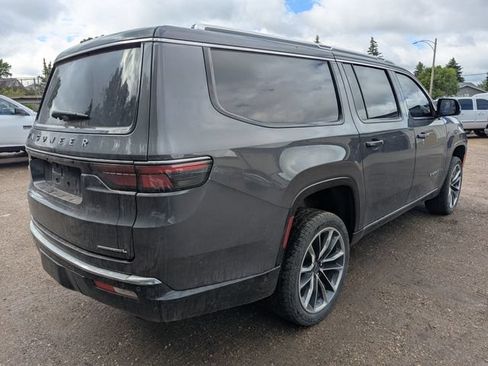 Used 2023 Jeep Wagoneer L Series III w/ Premium Group I AWD/4WD image 15