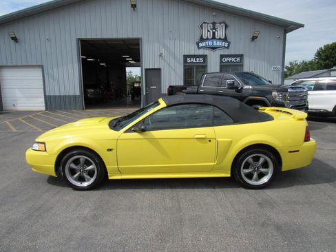 Used 2001 Ford Mustang GT RWD image 3