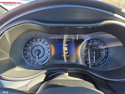 Used 2015 Chrysler 200 S w/ Navigation & Sound Group I image 10