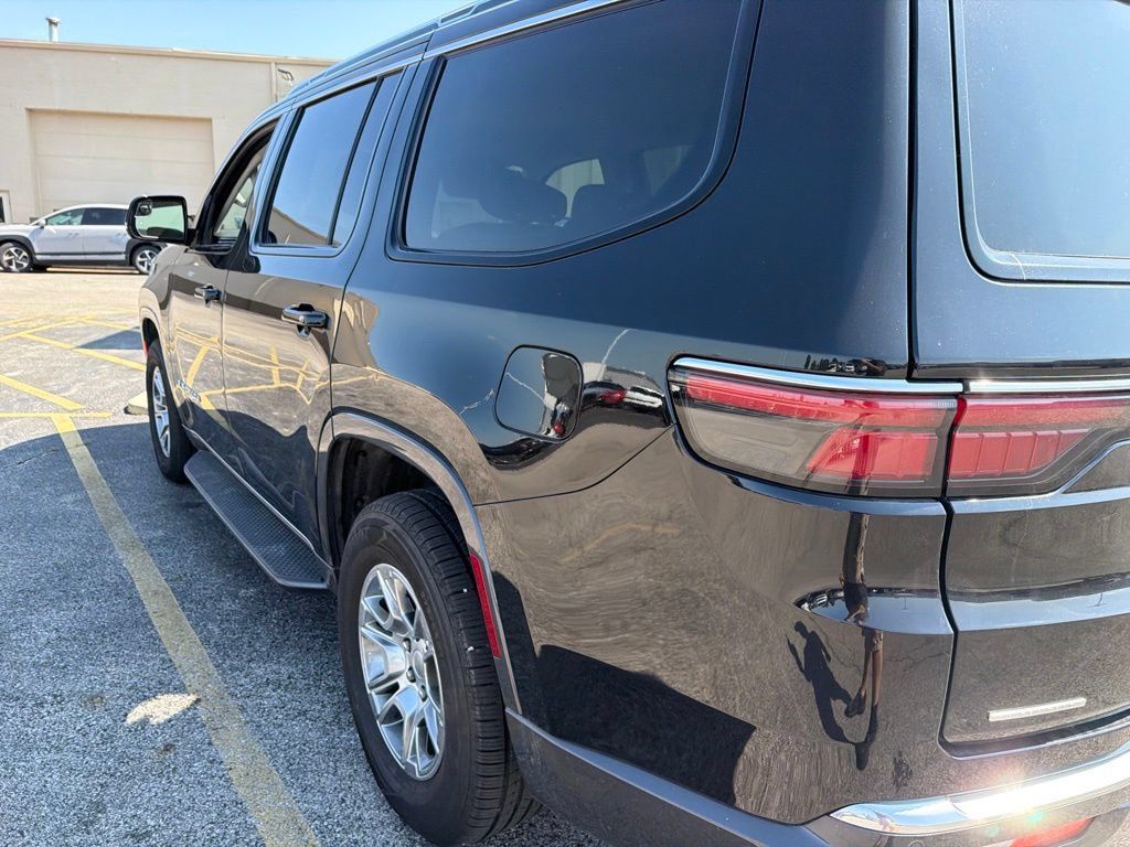 Used 2022 Jeep Wagoneer Series I AWD/4WD image 12