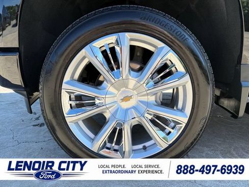 Used 2025 Chevrolet Silverado 1500 High Country w/ High Country Premium Package AWD/4WD image 9