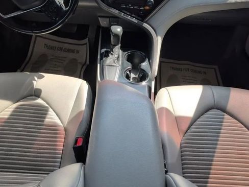 Used 2020 Toyota Camry SE w/ Convenience Package image 9