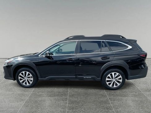 Used 2023 Subaru Outback Premium image 2
