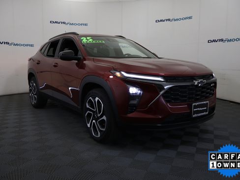 Used 2025 Chevrolet Trax RS w/ Driver Confidence Package image 3