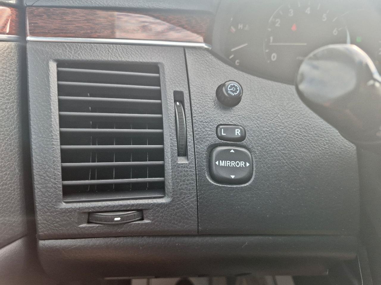 Used 2009 Toyota Avalon Limited FWD image 16