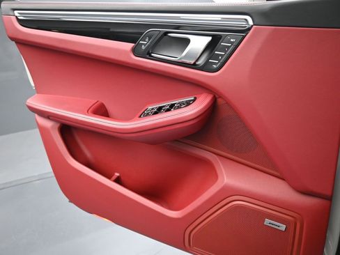 Certified 2025 Porsche Macan image 23