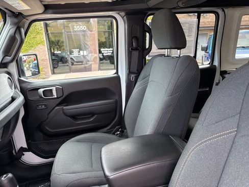 Used 2024 Jeep Wrangler Unlimited AWD/4WD image 17