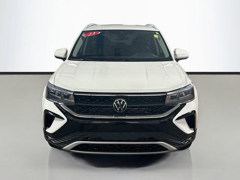 Used 2023 Volkswagen Taos SE image 4